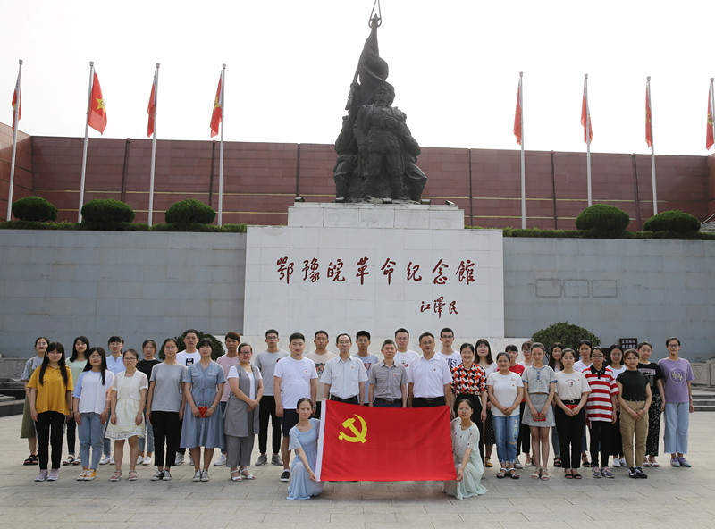402永利集团官网“不忘初心 牢记使命”七一主题党日活动_副本.jpg